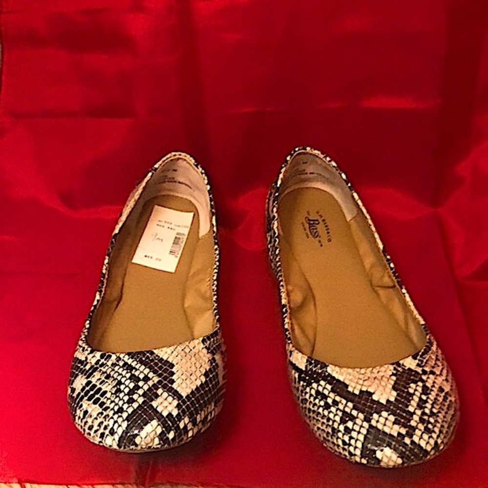 Rattlesnake skin womens slip on shoes by G.H. Bass & CO. With tags size 9M
